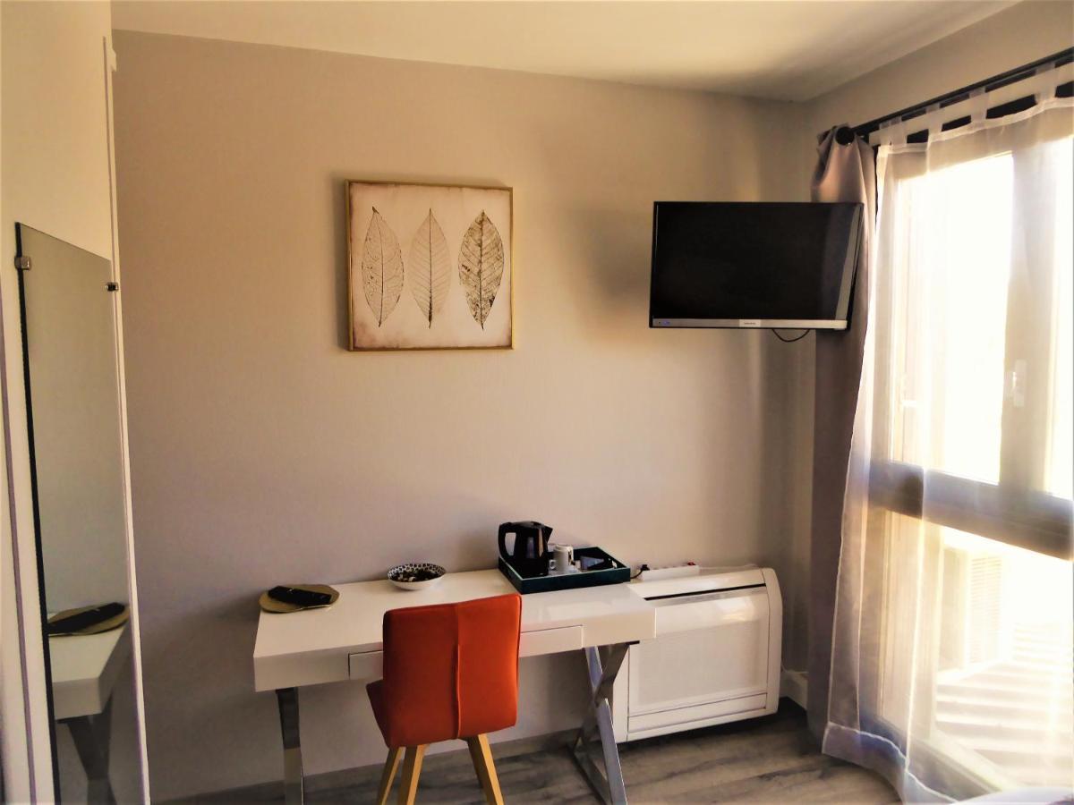 Auberge De La Paillere Lavours ภายนอก รูปภาพ