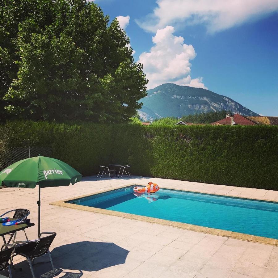 Auberge De La Paillere Lavours ภายนอก รูปภาพ