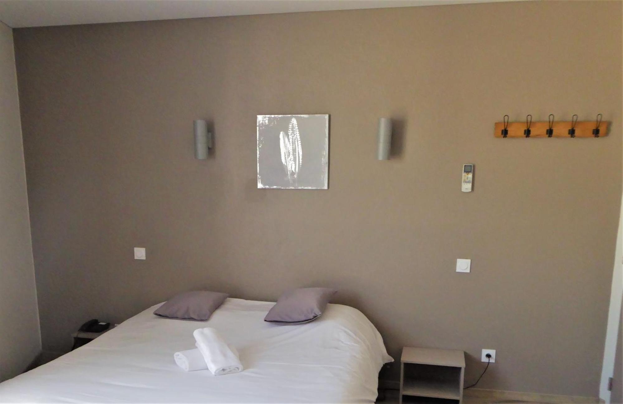 Auberge De La Paillere Lavours ภายนอก รูปภาพ
