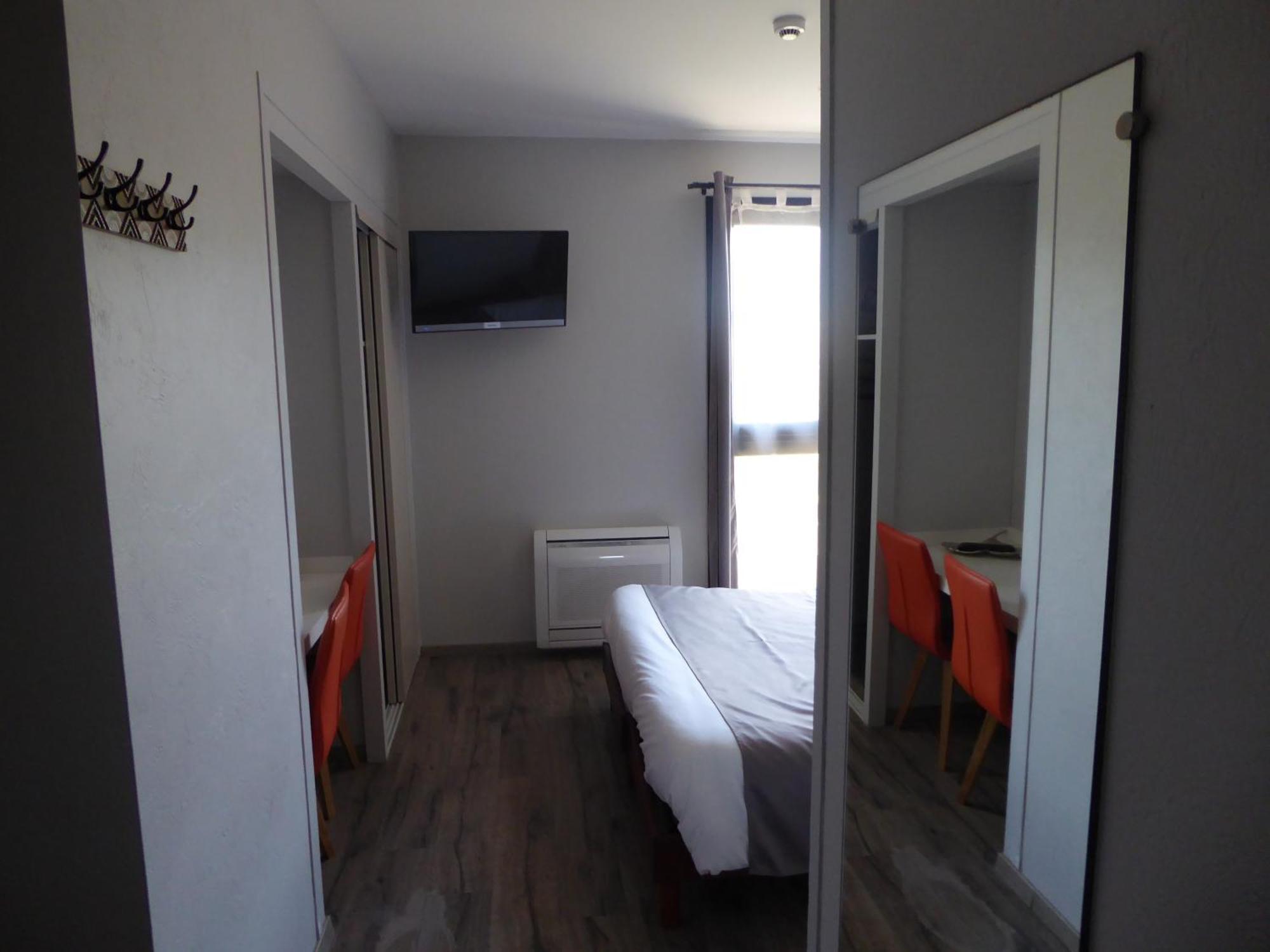 Auberge De La Paillere Lavours ภายนอก รูปภาพ